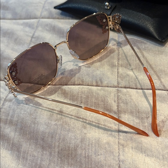 Elegant Gold Polarized Sunglasses Butterflies Crystal Accents New with case - Picture 7 of 10